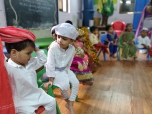 Es una actividad vital para motivar a los niños a seguir en clases