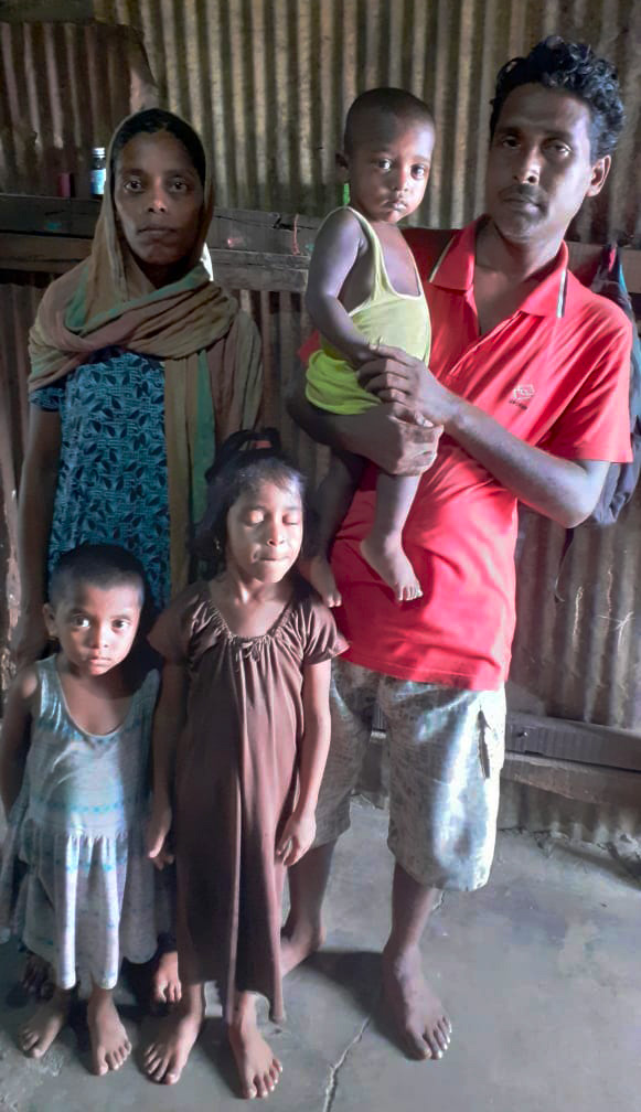 Family of Mehek sheikh in the slum of Cheda Nagar, Mumbai