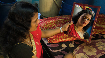 sonrisas de Bombay firma contra la trata de personas